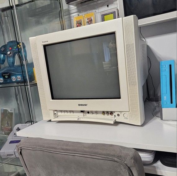 Sony Trinitron KV-13FS100 13" CRT TV 