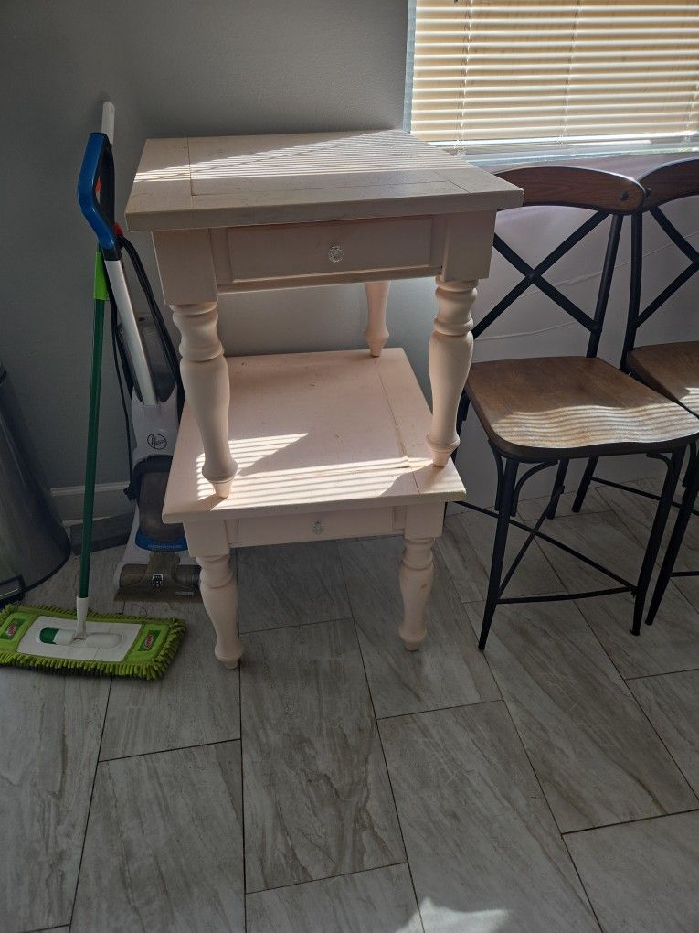 End Tables, Traditional 