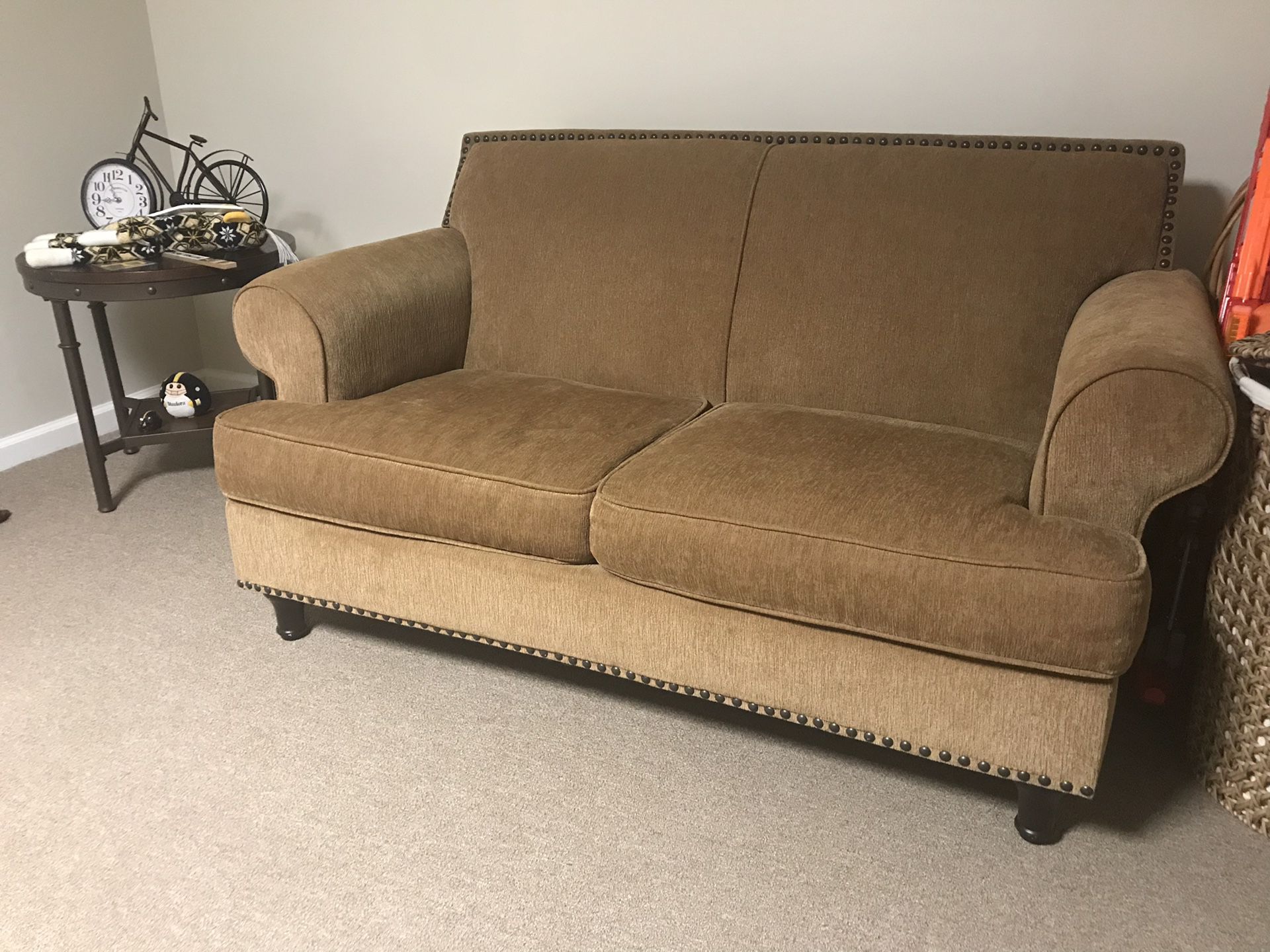 LOVE SEAT COUCH