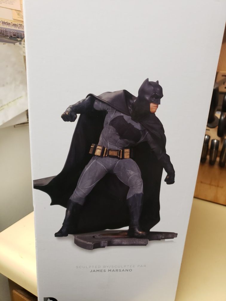 DC Comics Collectible Batman Sfatue