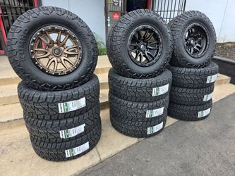 17" Fuel rims w/ 33" Kumho RT tires