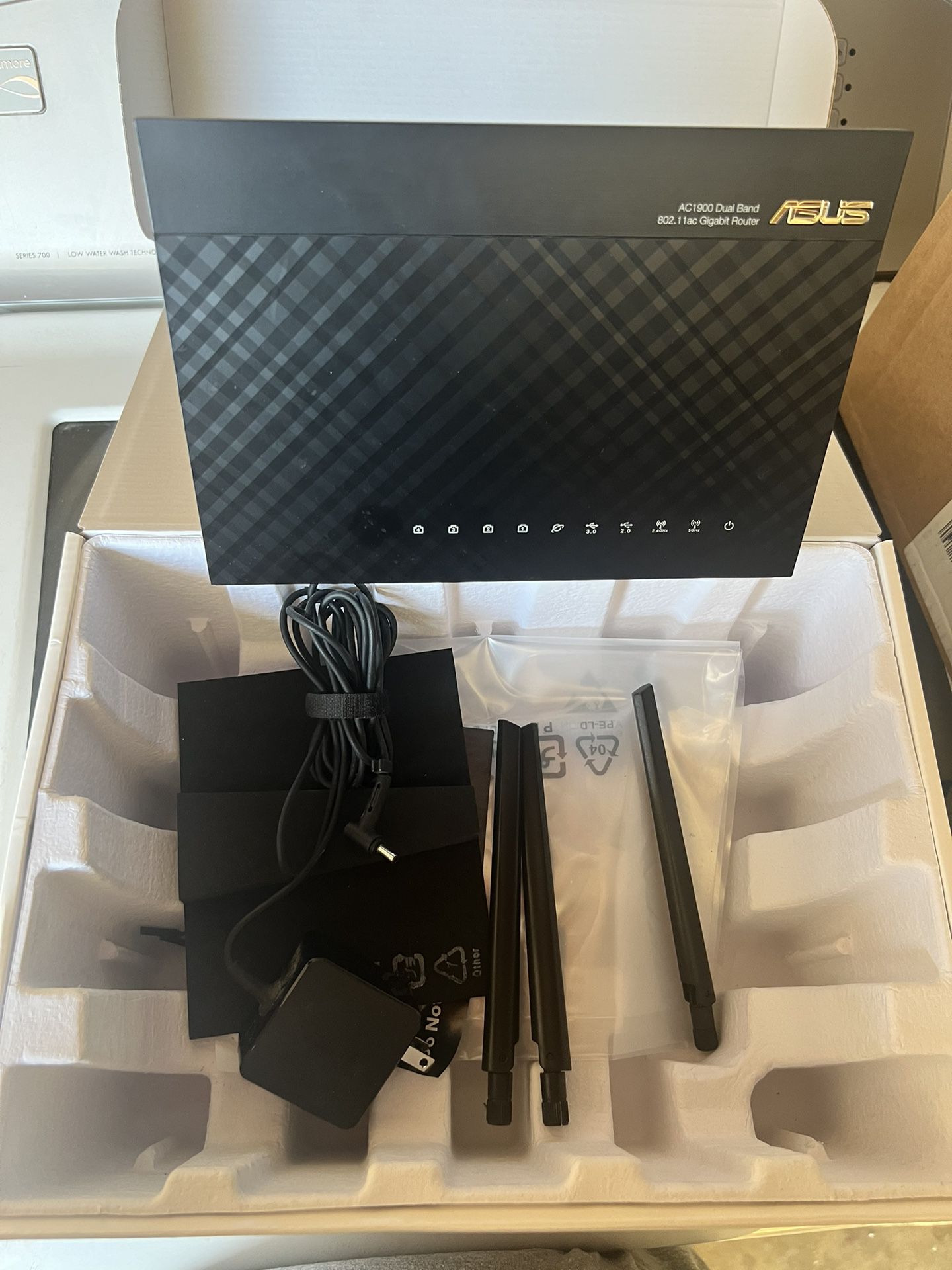 ASUS Wireless AC1900 Router (RT-AC68U)