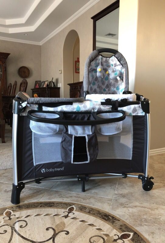 Baby trend go-lite Elx nursery center playard-drip drop blue