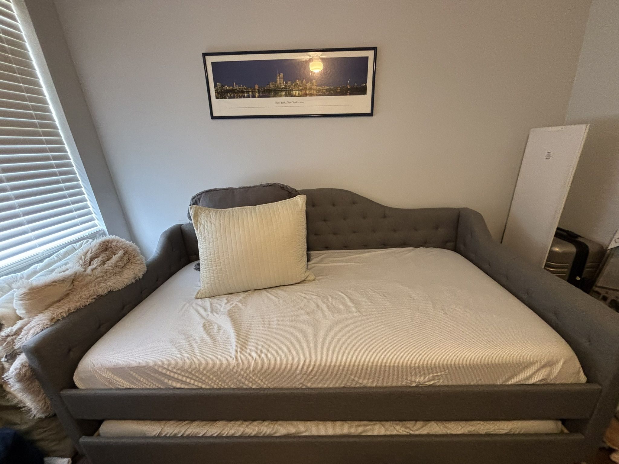 Day Bed With Trundle And 2 Twin Size Mattresses