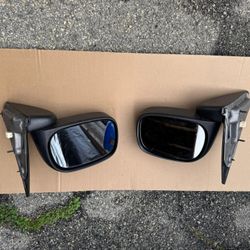 right and left mirrors for 2003 Dodge ram 2500 SLT the mirrors are foldable & heated