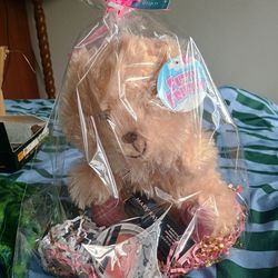Monito de peluche con cosmeticos de Mary Kay para El dia de las madres