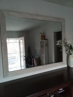 Gray mirror