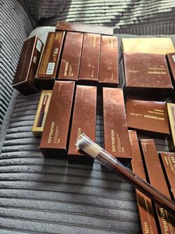 Brand new hourglass make up $10 each I have 100 pieces or make me in offer for everything