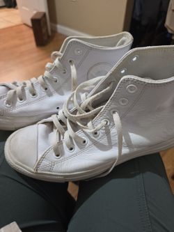Converse Chuck Taylor  Size 7.5 men/9.5 women