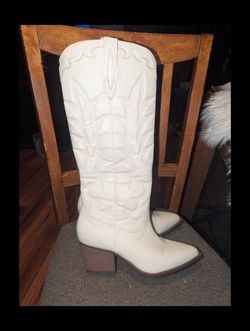 CROWN VINTAGE WOMENS  COWBOY BOOT 