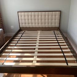 QUEEN SIZE Abril Tufted Solid Wood and Upholstered Low Profile