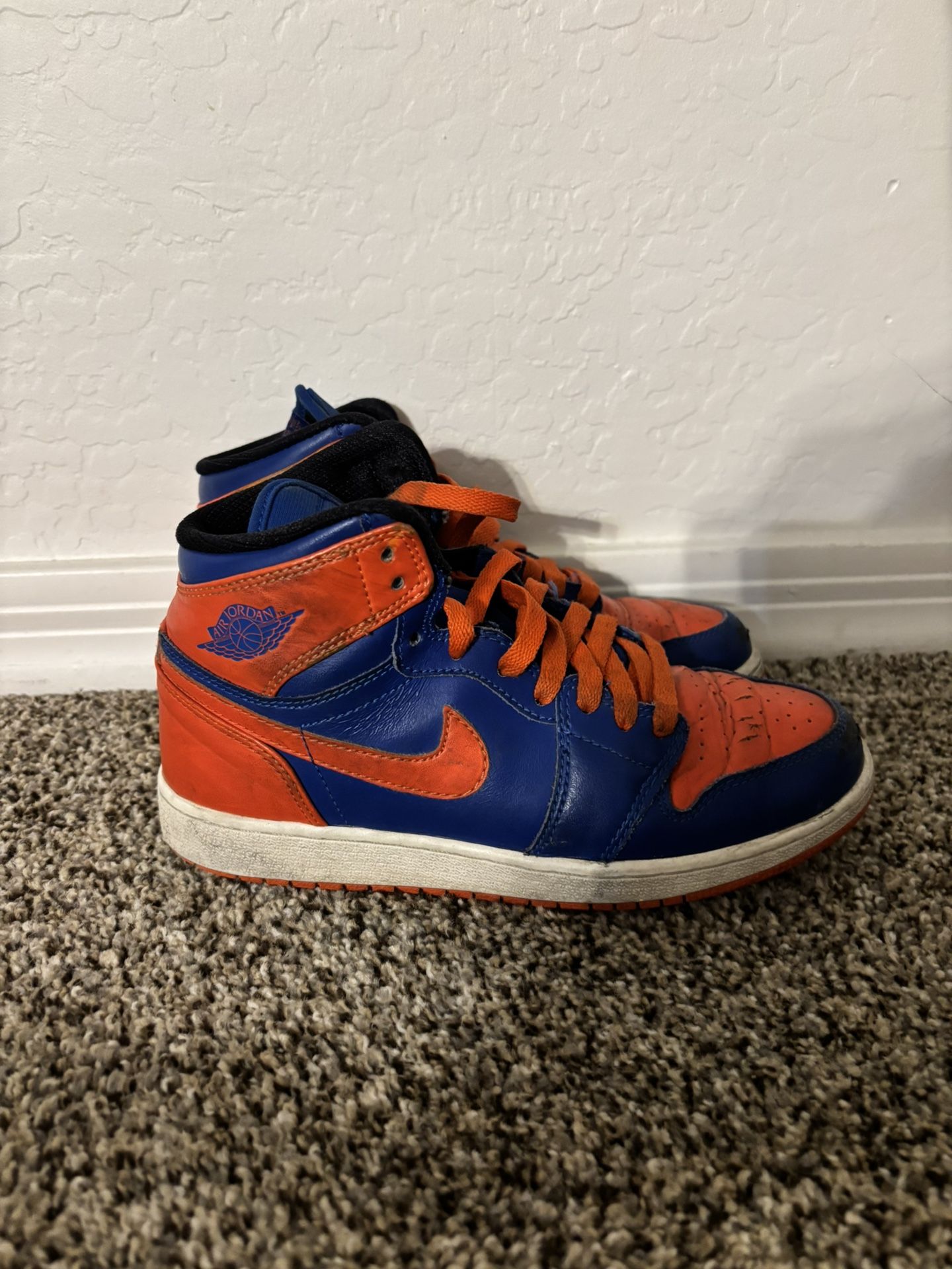 Nike shoes (check description)