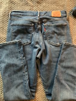 Levi jeans size 28