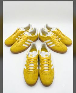 Women's shoes 9W heels and sporty