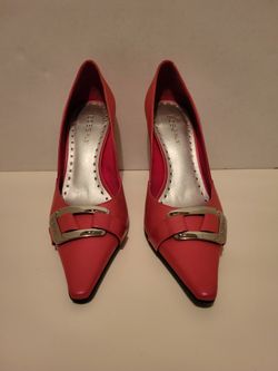 New BCBG Heels Size 7 1/2 B