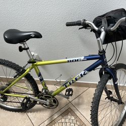 TREK 800 Sport 26 Inch Mountain Bike Frame Size 16.5