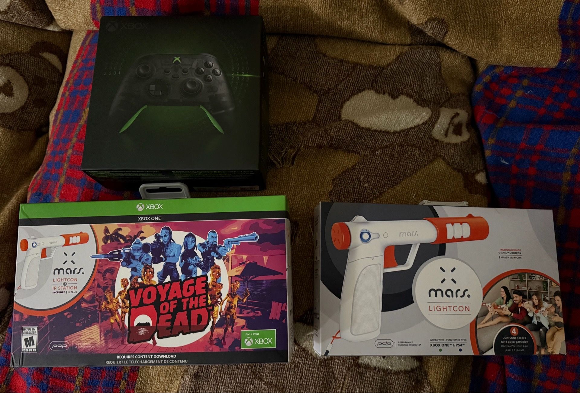 Xbox light gun game with extra gun and anniversary controller