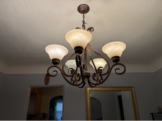 5 light chandelier ***** excellent condition *****