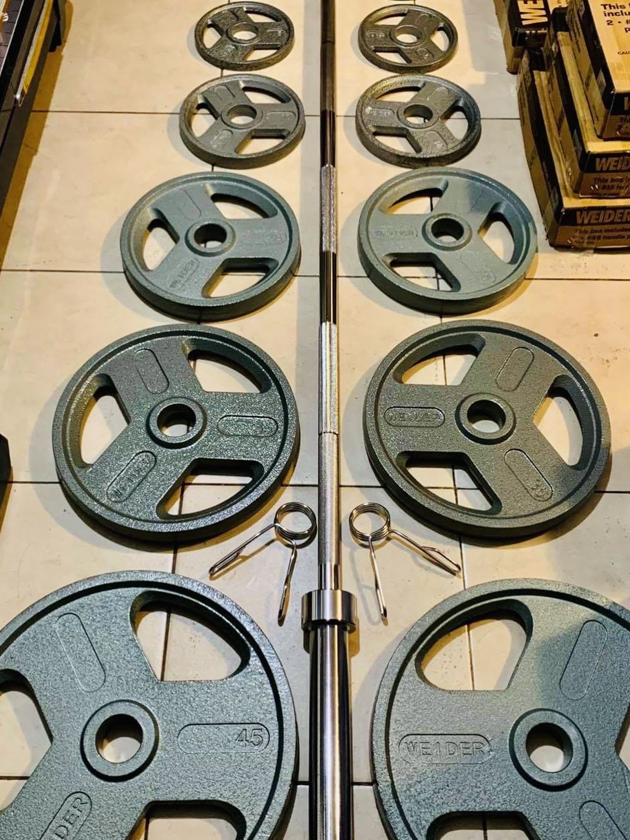 Brand New 🎁 Weider 300 lb. Cast Iron Olympic Hammertone Weight Set + 45 LBS Olympic Barbell with Spring Collar Clips🏋🏻♀️💪