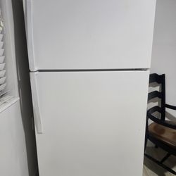 Whirlpool Top-Freezer Refrigerator (20.5 cu ft)--Great Condition