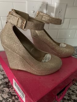 New Super Cute Size 5 Glitter Wedges