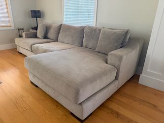 🔥 Living Spaces 140” 2-Piece Sectional – Like New – $1,200 OBO 🔥