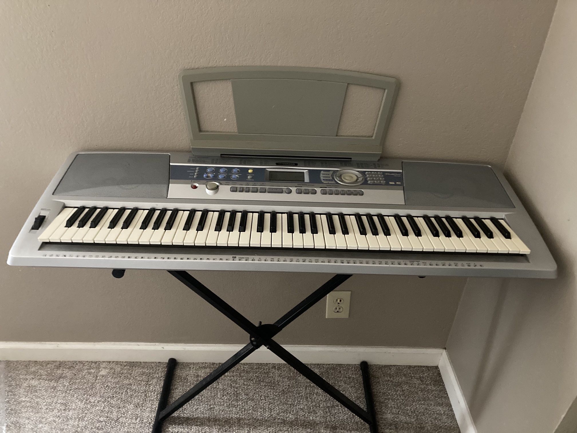 Yamaha Portable Grand Piano DGX-200