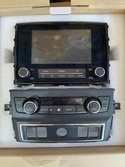2023 Nissan Titan XD OEM radio