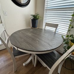 Table With 3 Chairs 