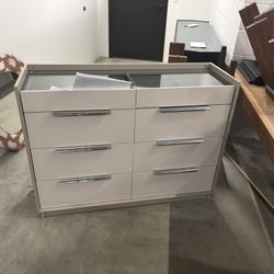47.2" W Modern High Gloss 8 Drawer Dresser With LED Light 