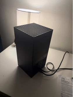 Xbox Series X with one “NON WIRELESS” remote