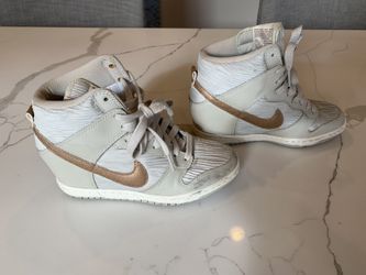 Nike Dunk Sky High Light Bone Metallic SIZE US 6