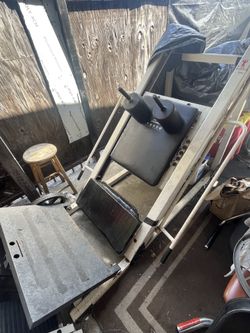 Leg press/ Hack squat