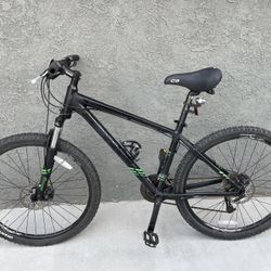 Giant Talon 5 Medium Frame Mountain Bike 