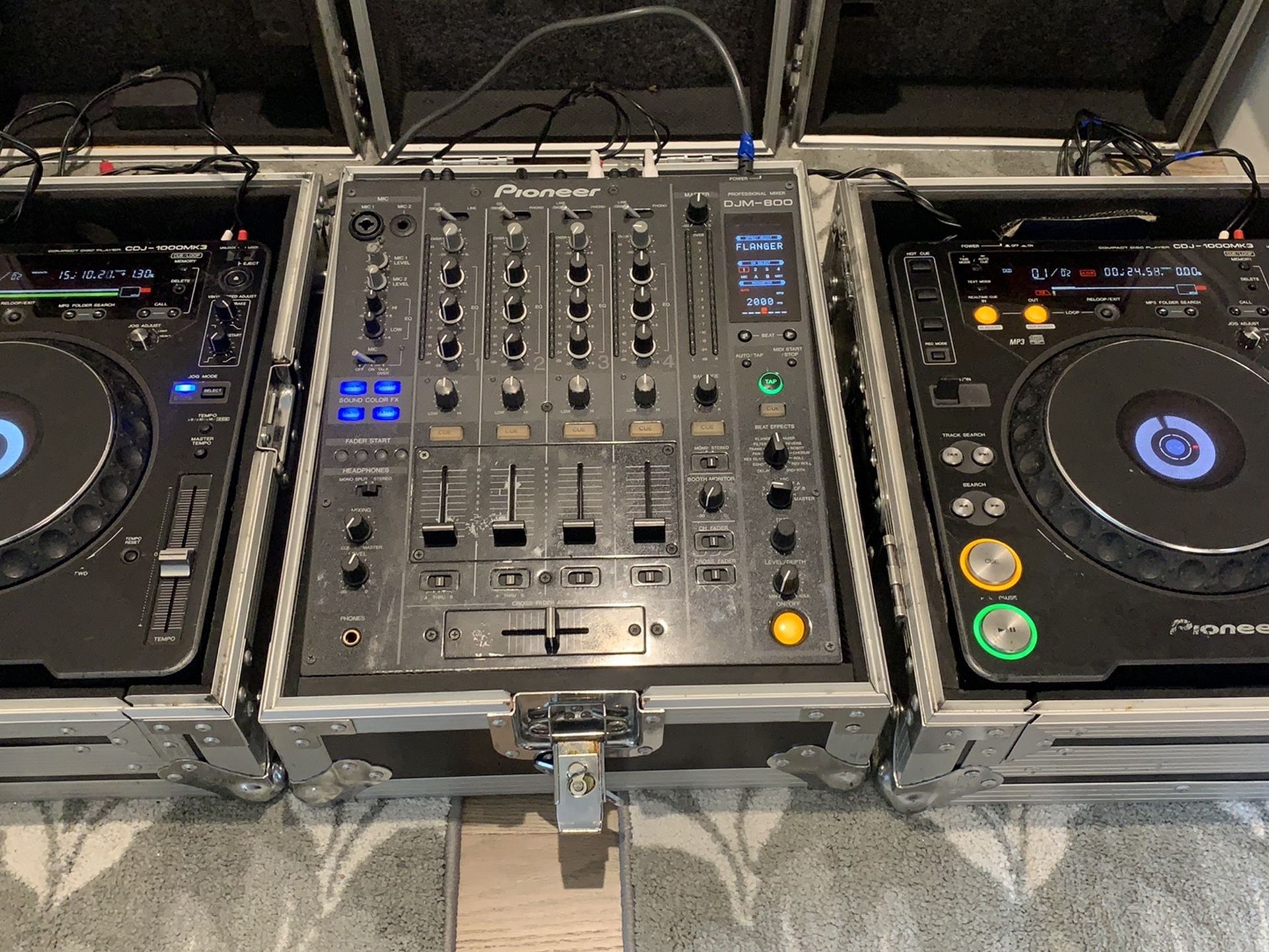 (2) Pioneer CDJ1000MK3 w. Road Cases