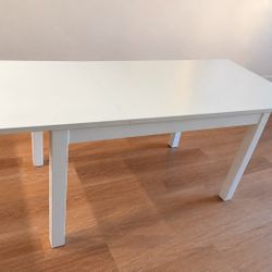 IKEA Expandable Dining Table – Seats 4 to 6
