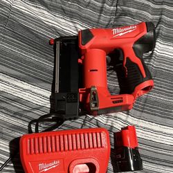 Milwaukee Pin Nailer 