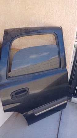 01-06 Chevy Tahoe Door2061 Baylor st Duarte CA 91010