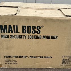 Locking Mailbox *New In Box*
