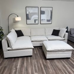 New In Box 5 Piece Boucle Cloud Modular Sectional Couch DELIVERY WITHIN A WEEK