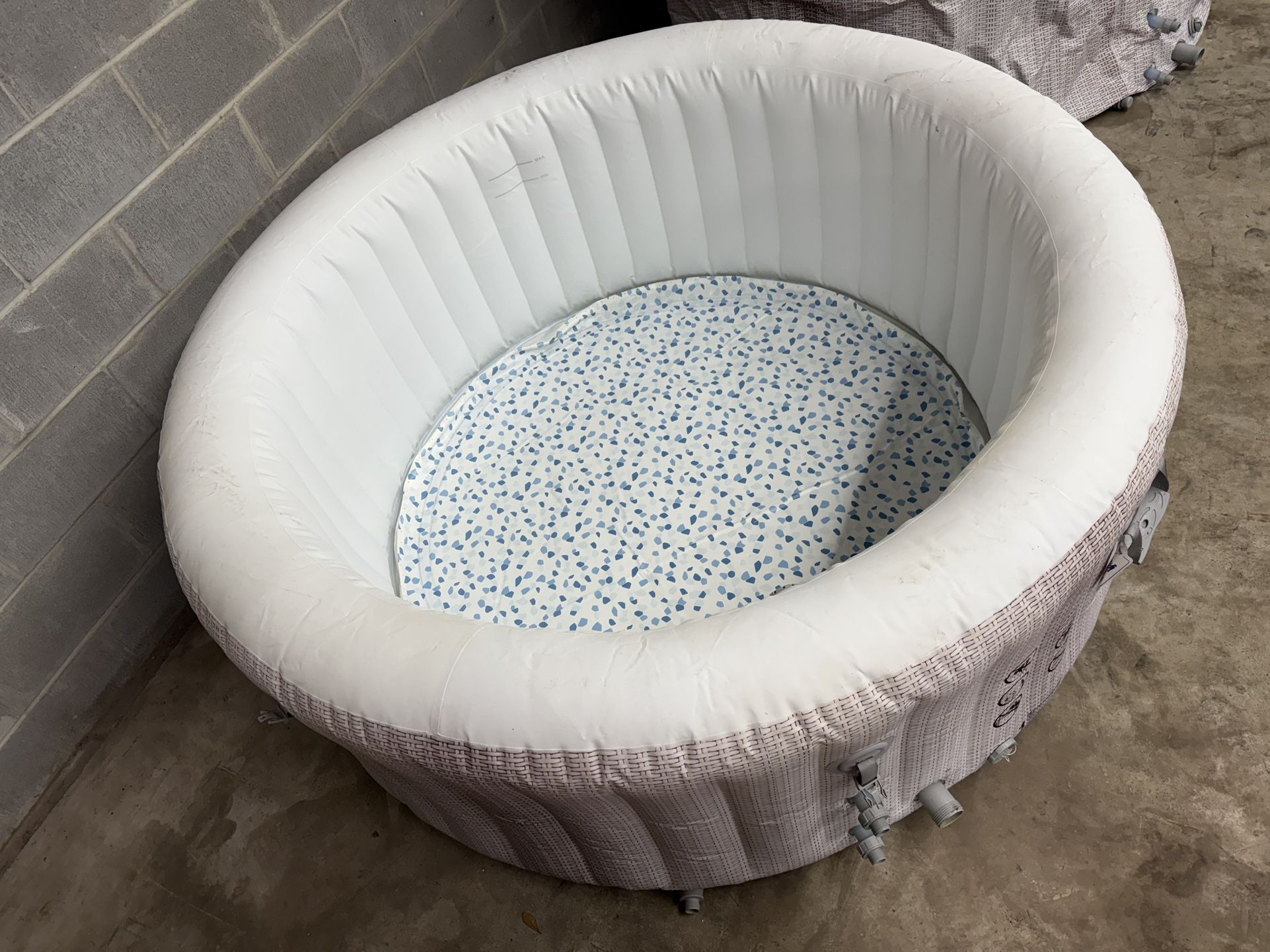 4 Person Hot Tub