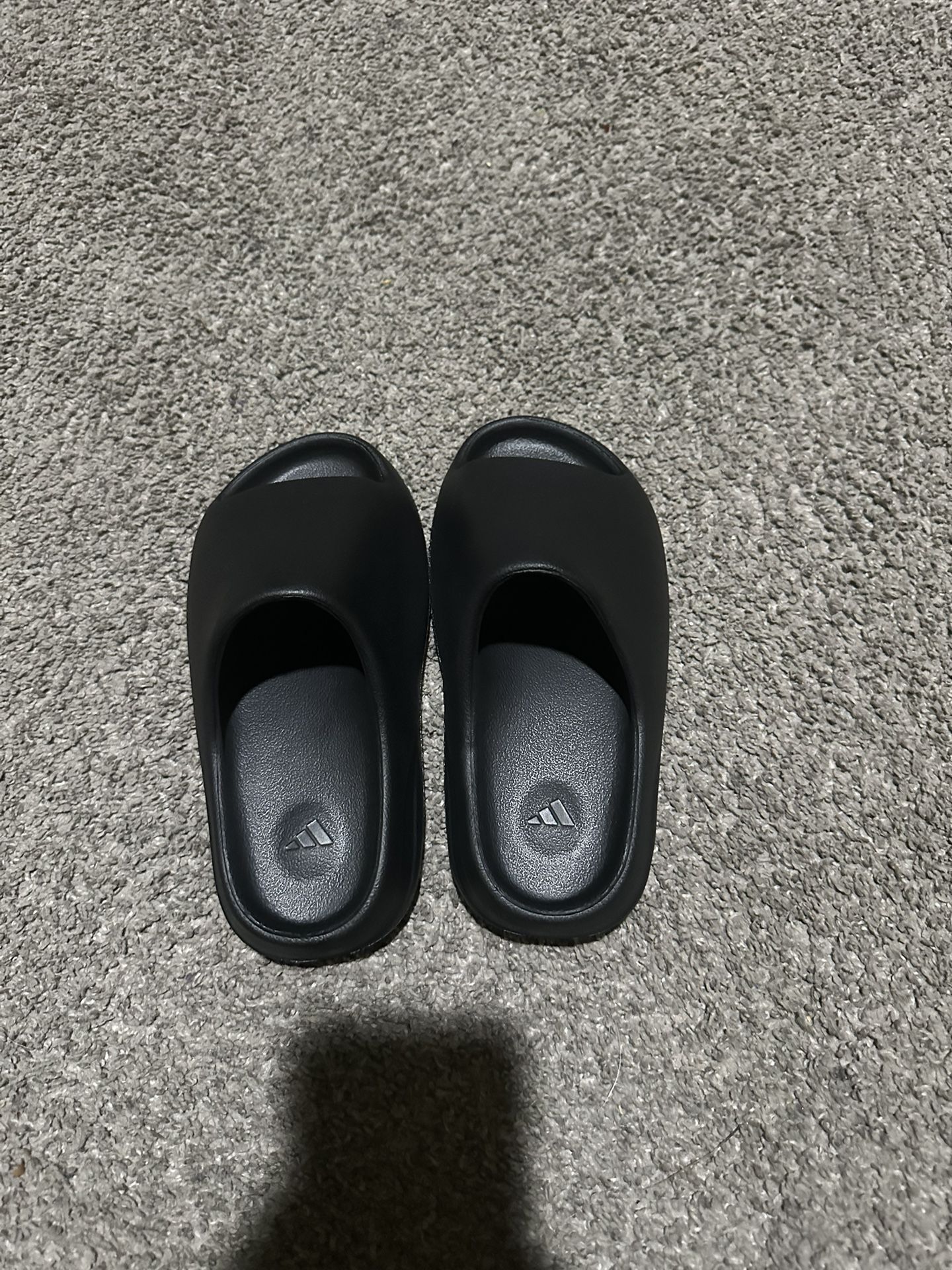 yeezy slides dark onyx