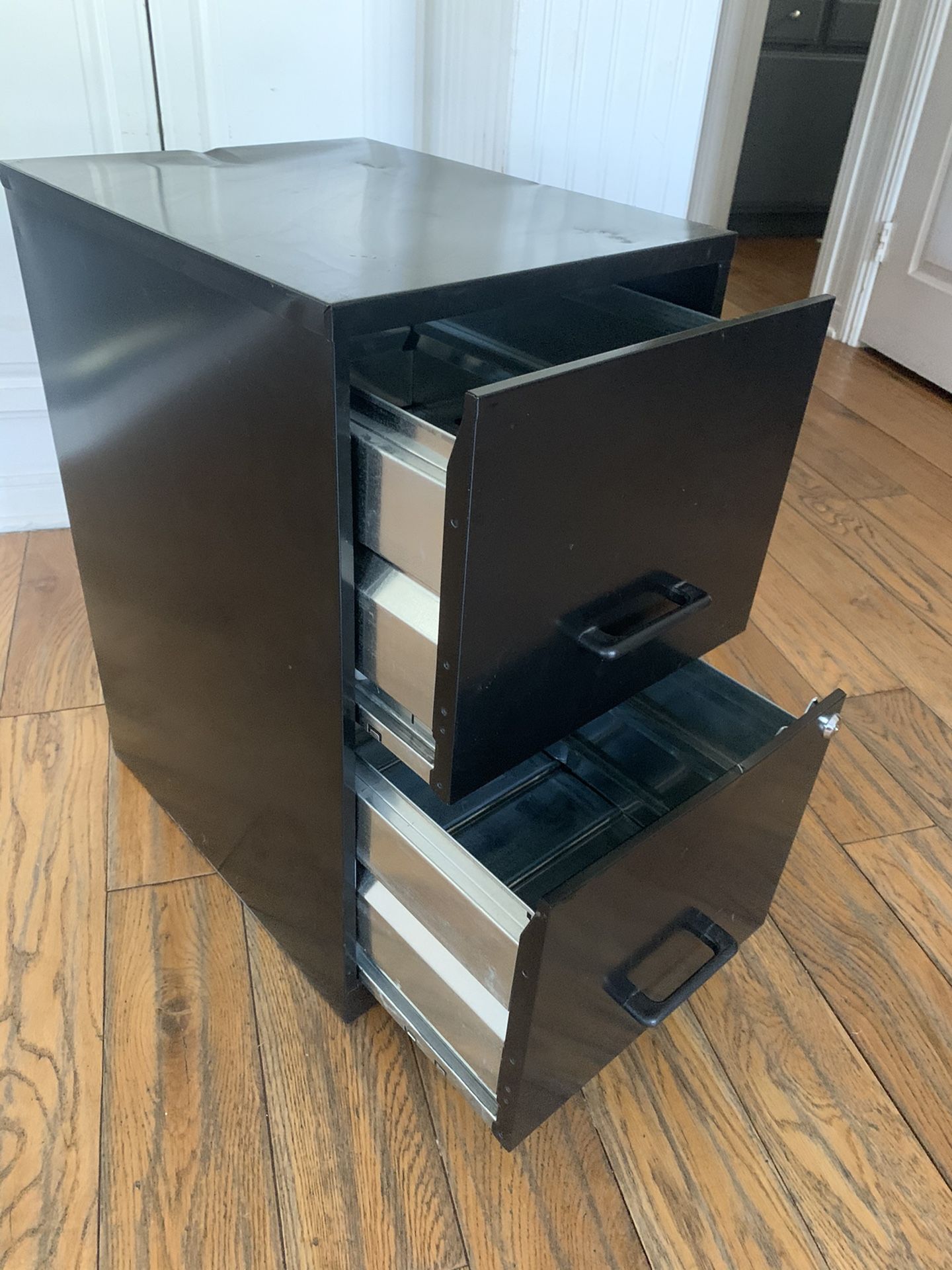 Filing cabinet two drawer with lock