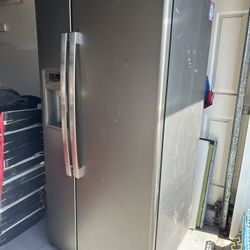 Refrigerator 