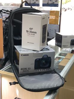 EF 16-35mm f/2.8L III USM Lens with Canon EOS 5D Mark IV DSLR  and Padded Camera Bag