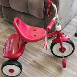 Radio Flyer Ready to Ride Folding Trike for Toddlers with Streamers, Red, Ages 1 ½ - 3 Years Tricycle