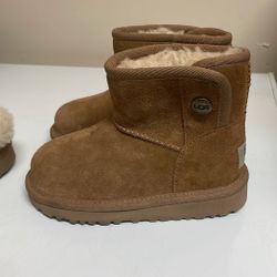 Kids Uggs Size 9