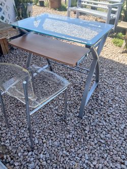 Table Chair desk glass tap good condition