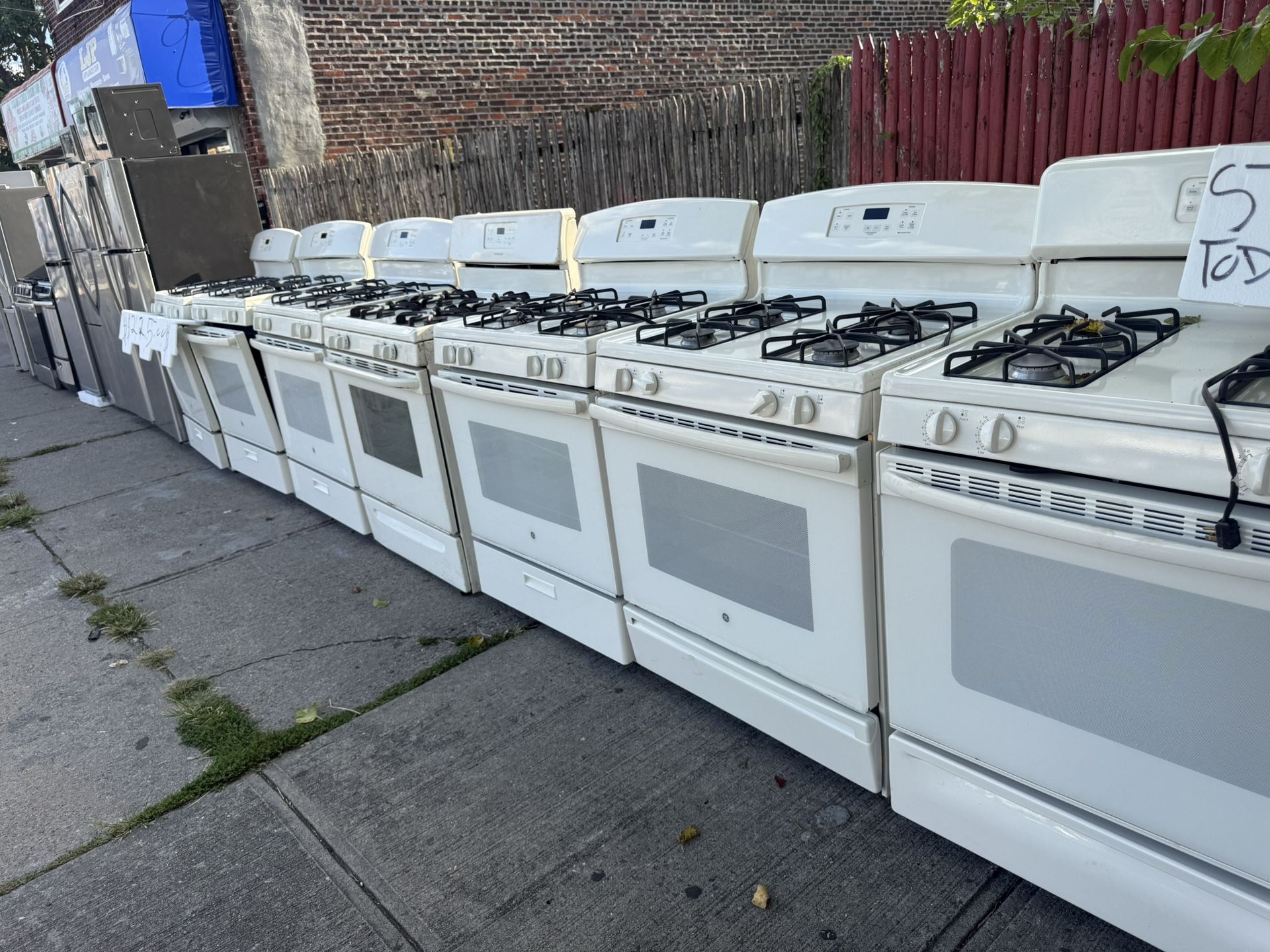 Stove Gas and refrigerator for tenants Size 30