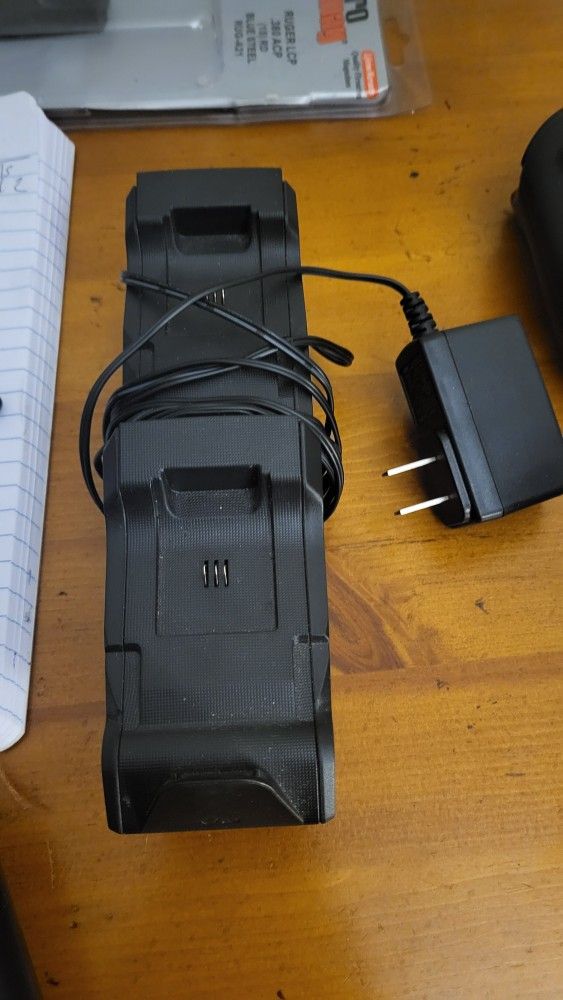 2 Xbox One Controllers With Rechargeable Station